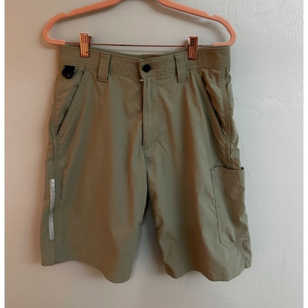 Mens Wrangler Cargo shorts RN 130273 Khaki Hiking, Outdoor, walking Size 30